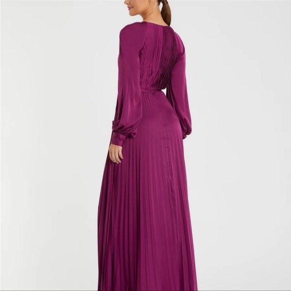 IEENA FOR MAC DUGGAL Red Long Sleeve Gown Size 12 NWT - Picture 3 of 13